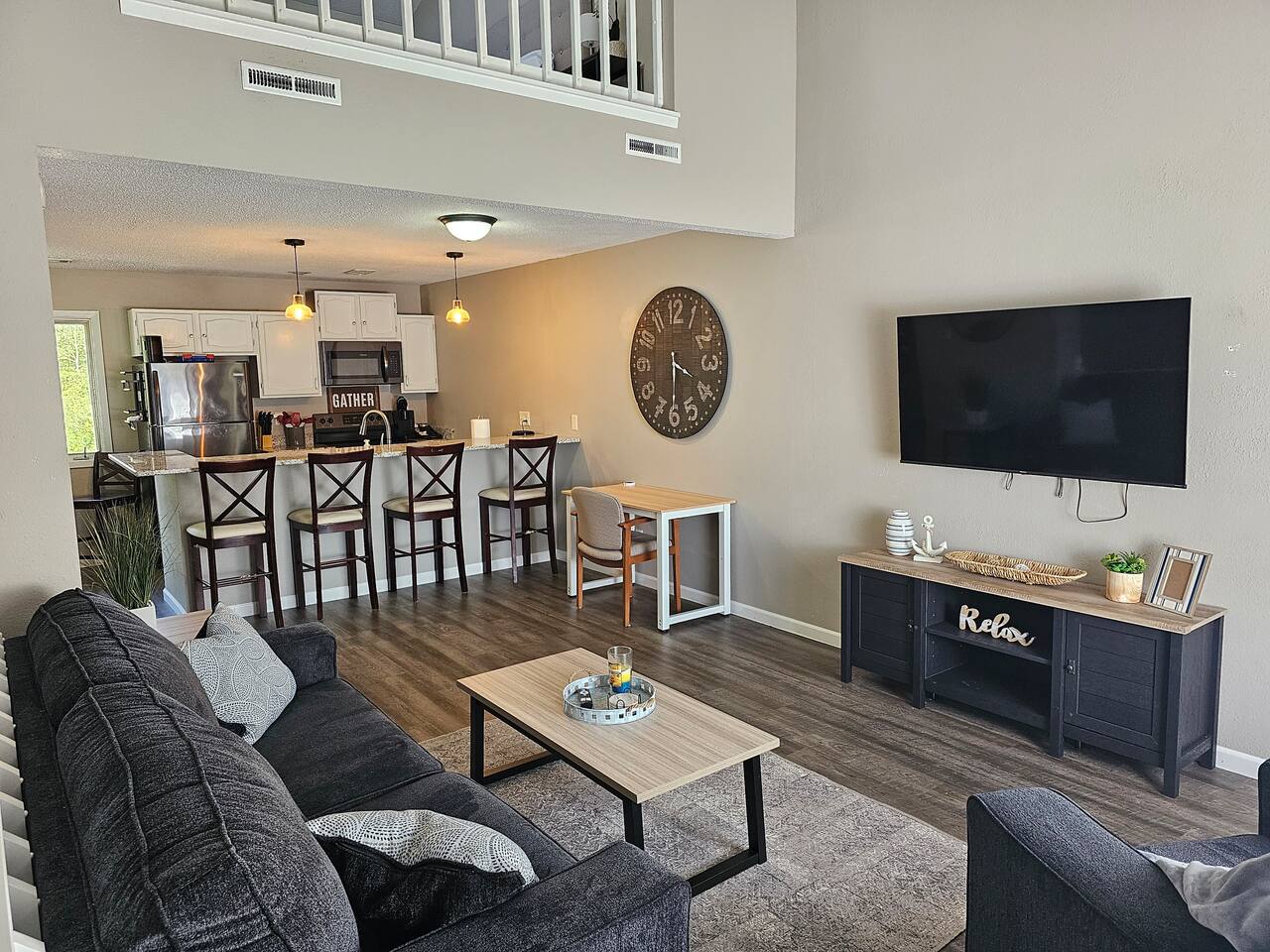 Cozy 2bd 2ba with King Bed in Bettendorf, IA