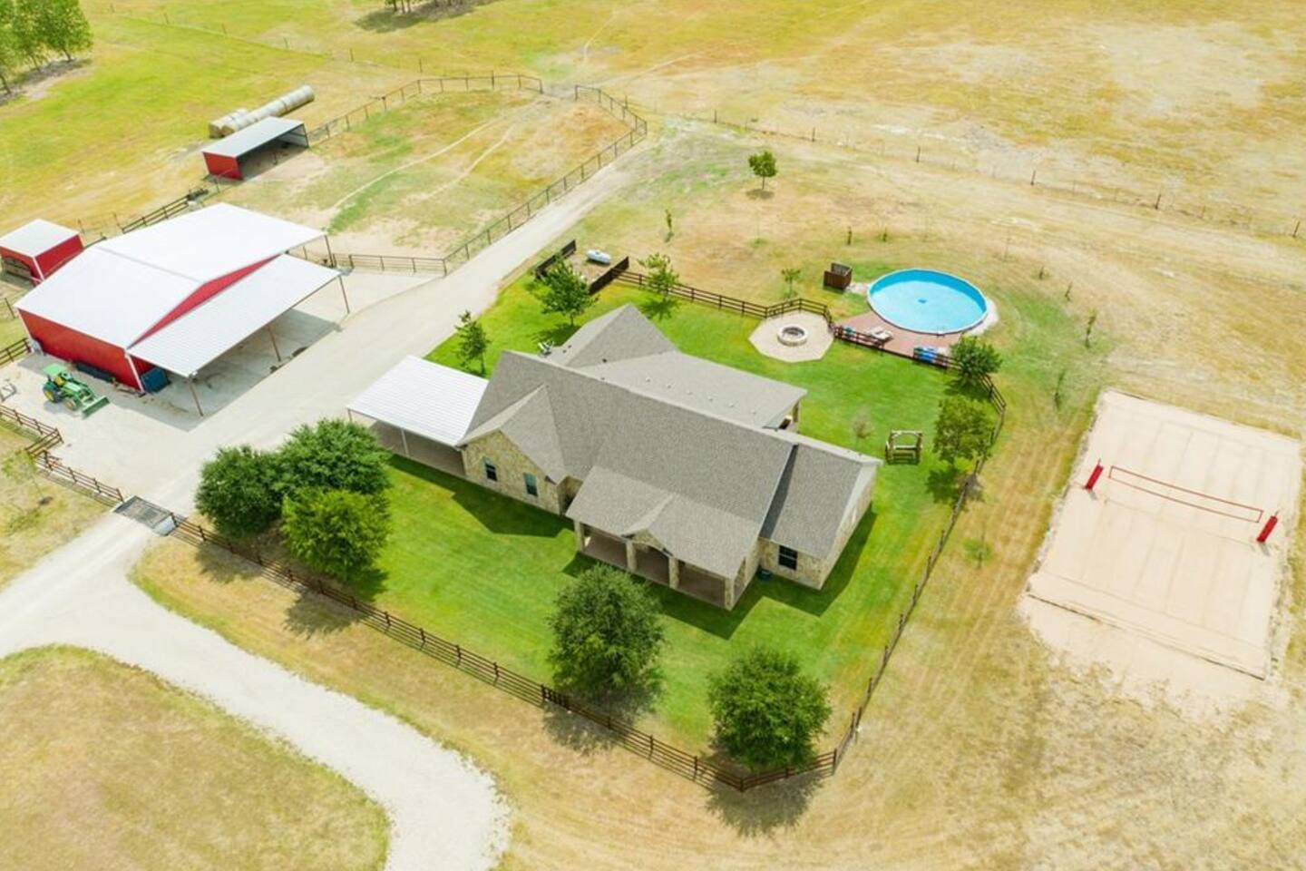 Beautiful Ranch Home Retreat w/ Pool & Barn!