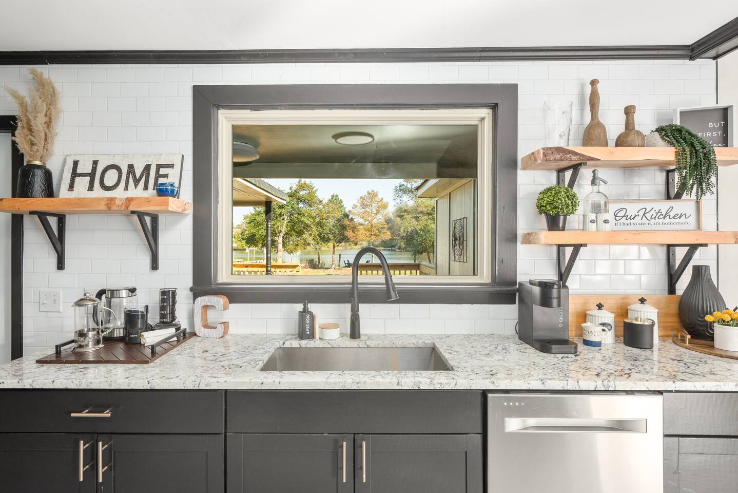 Waterfront Home 12 min to Casino! Newly Renovated!