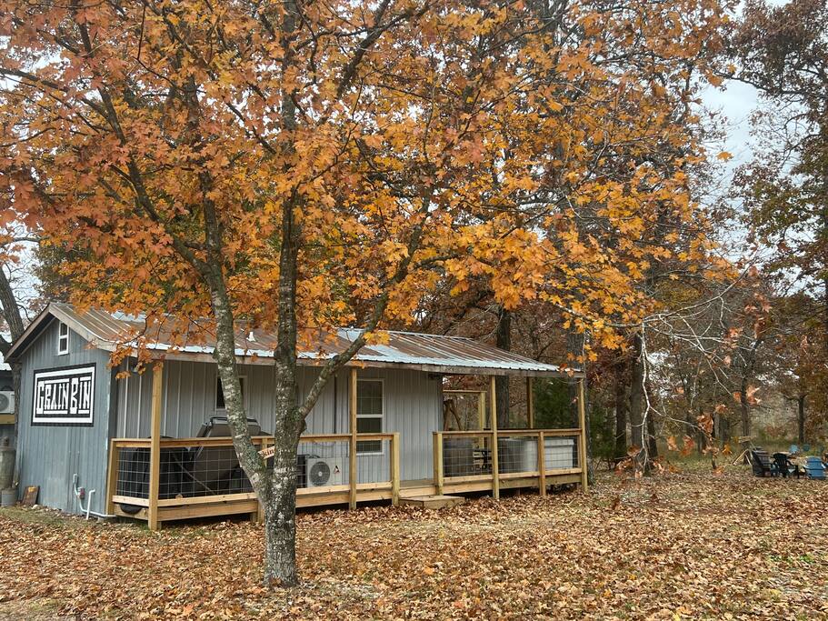 The Grain Bin Creek Cabin W/Loft.