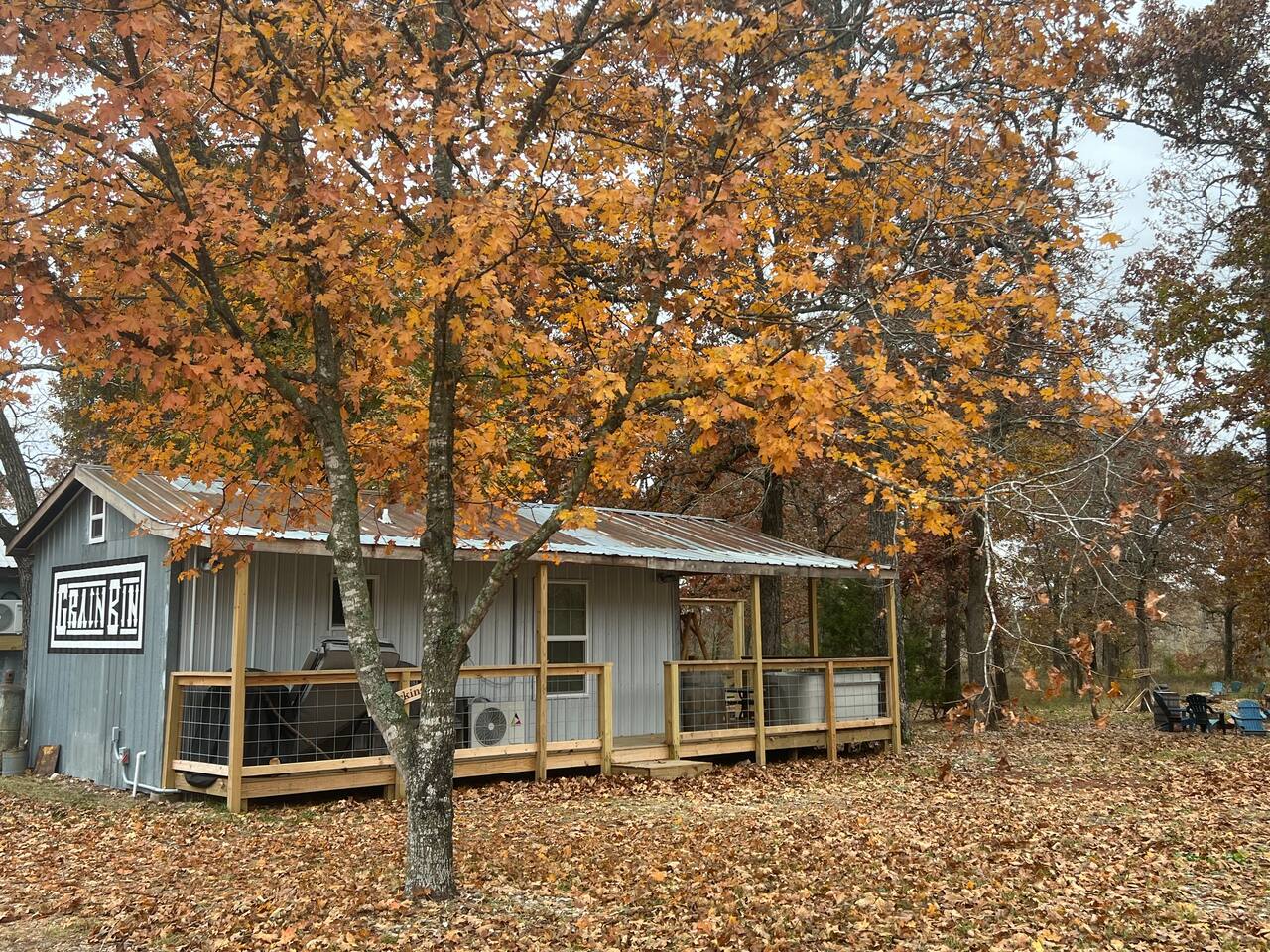 The Grain Bin Creek Cabin W/Loft.