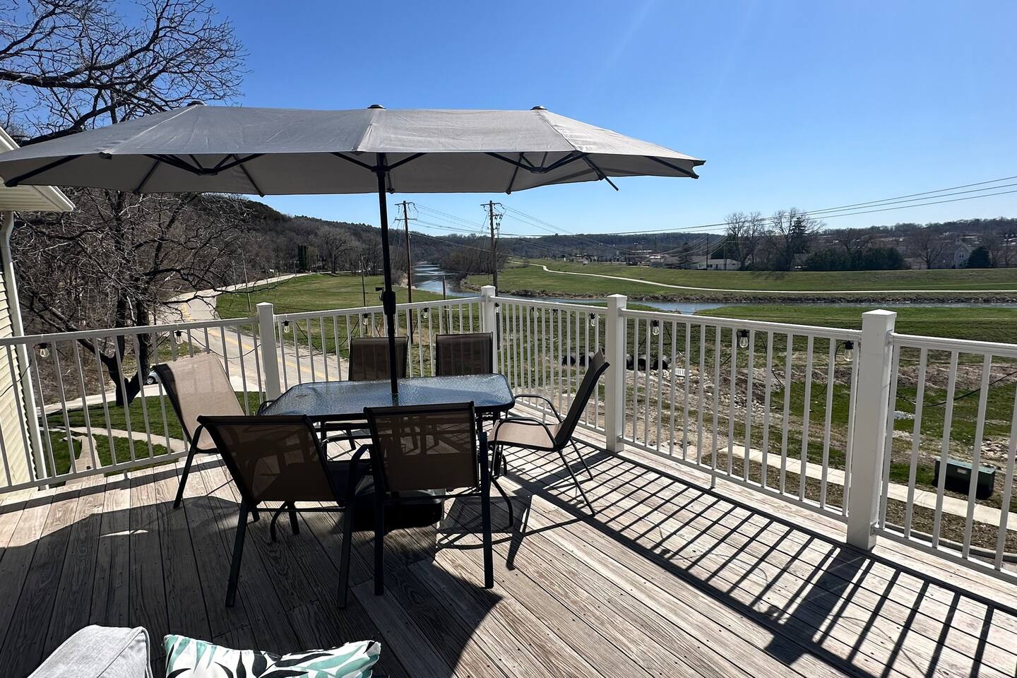 New Heights - 4 Bedroom, Close to Everything