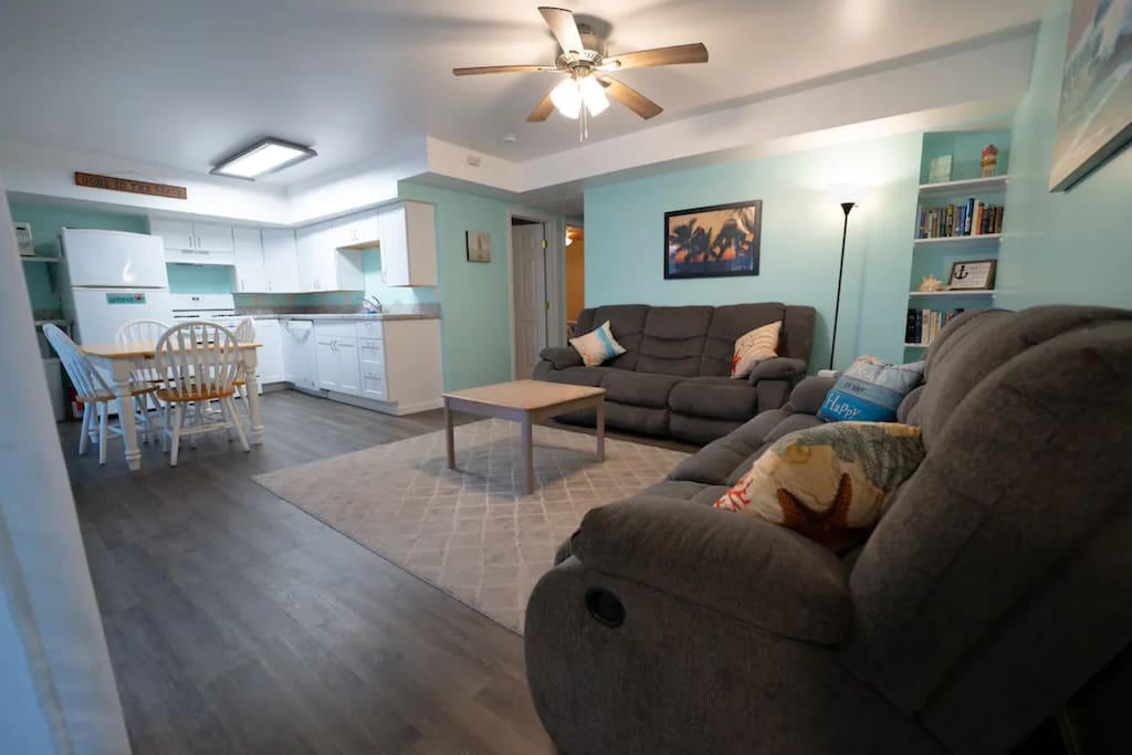 2 Bed / 1 Bath Beach Apartment With Full Kitchen