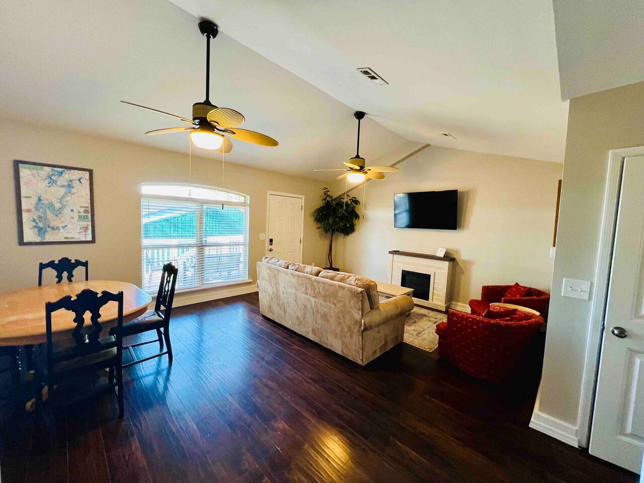 Race Fans Love “The Bachelor” Lakefront APT