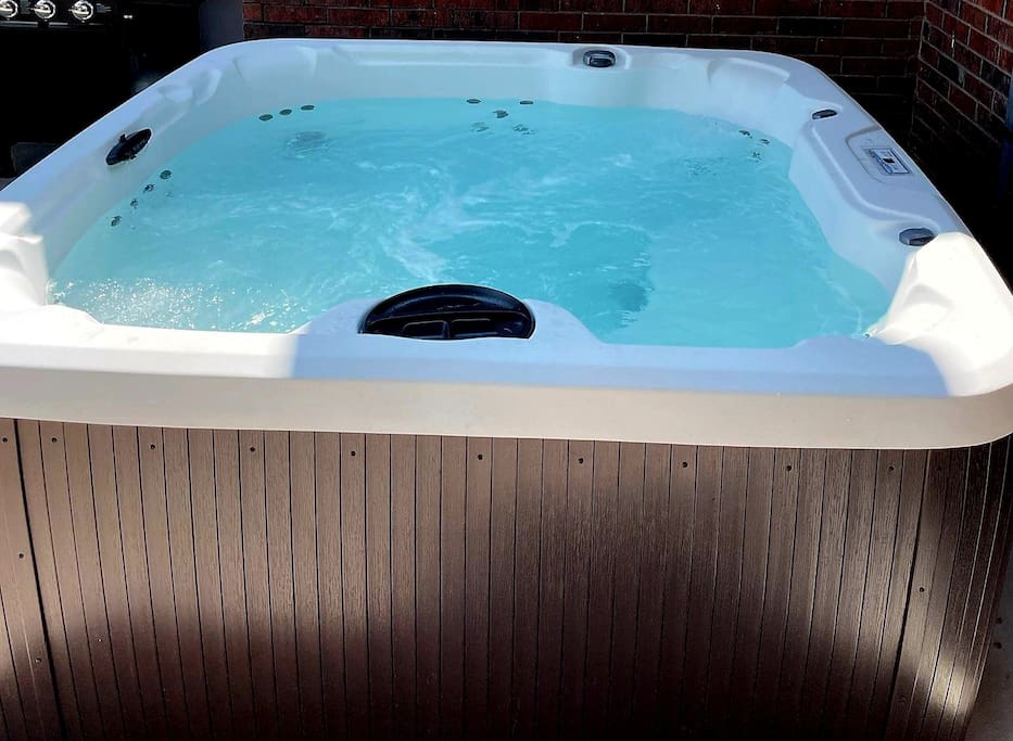 Hot Tub, 4BR w/pool table, Pingpong, Air Hockey