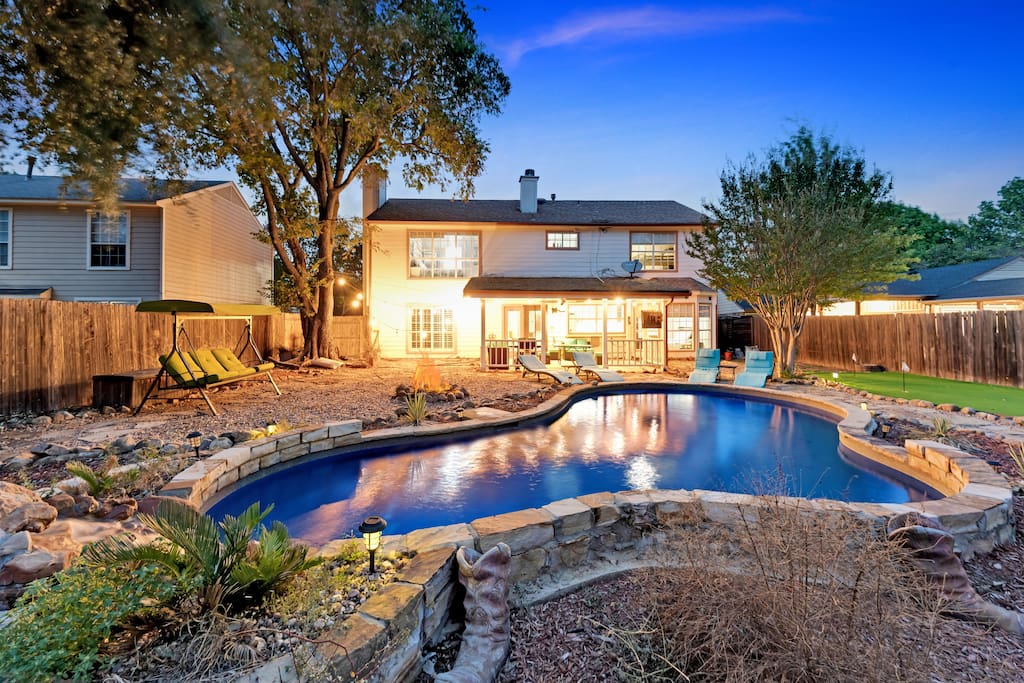 5 BR w/pool, minutes to Six flags, AT&T stadium~
