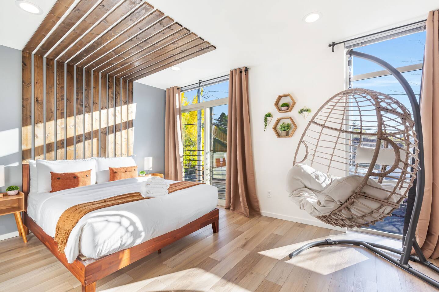 4B3B w/Home Theatre Close to CapHill