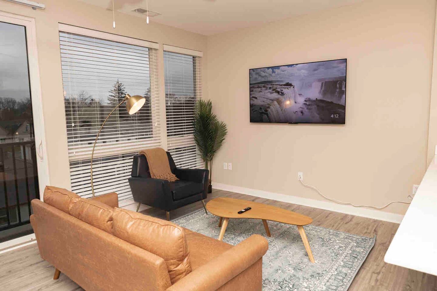 Broad Ripple Top floor Retreat 1BR w/ Free Parking