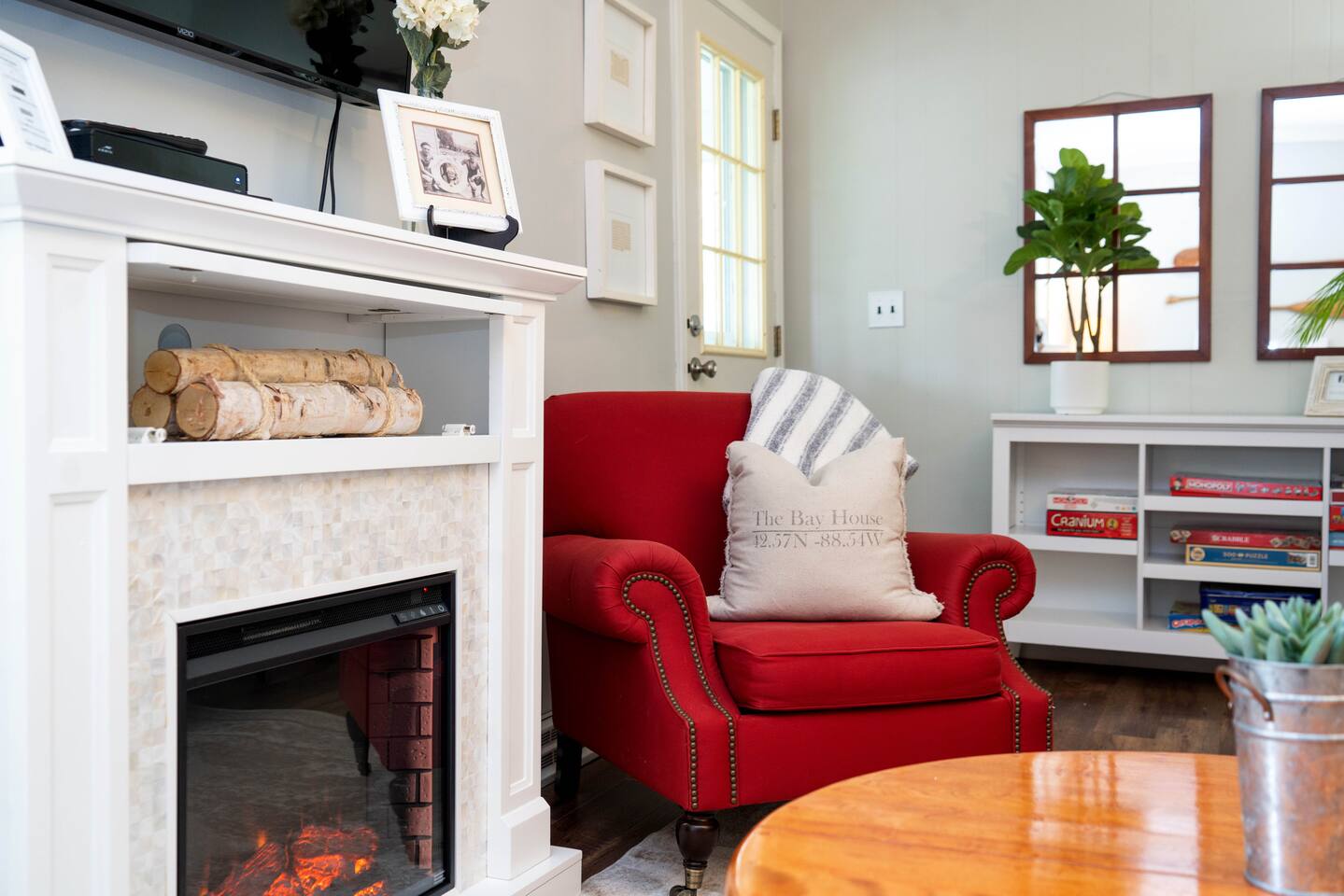 The Bay House - cottage 1 block to Geneva Lake