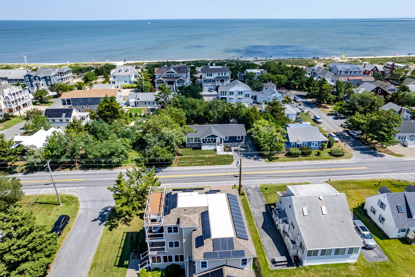 Stroll to the Shore: 3BR Vacation Retreat photo 17