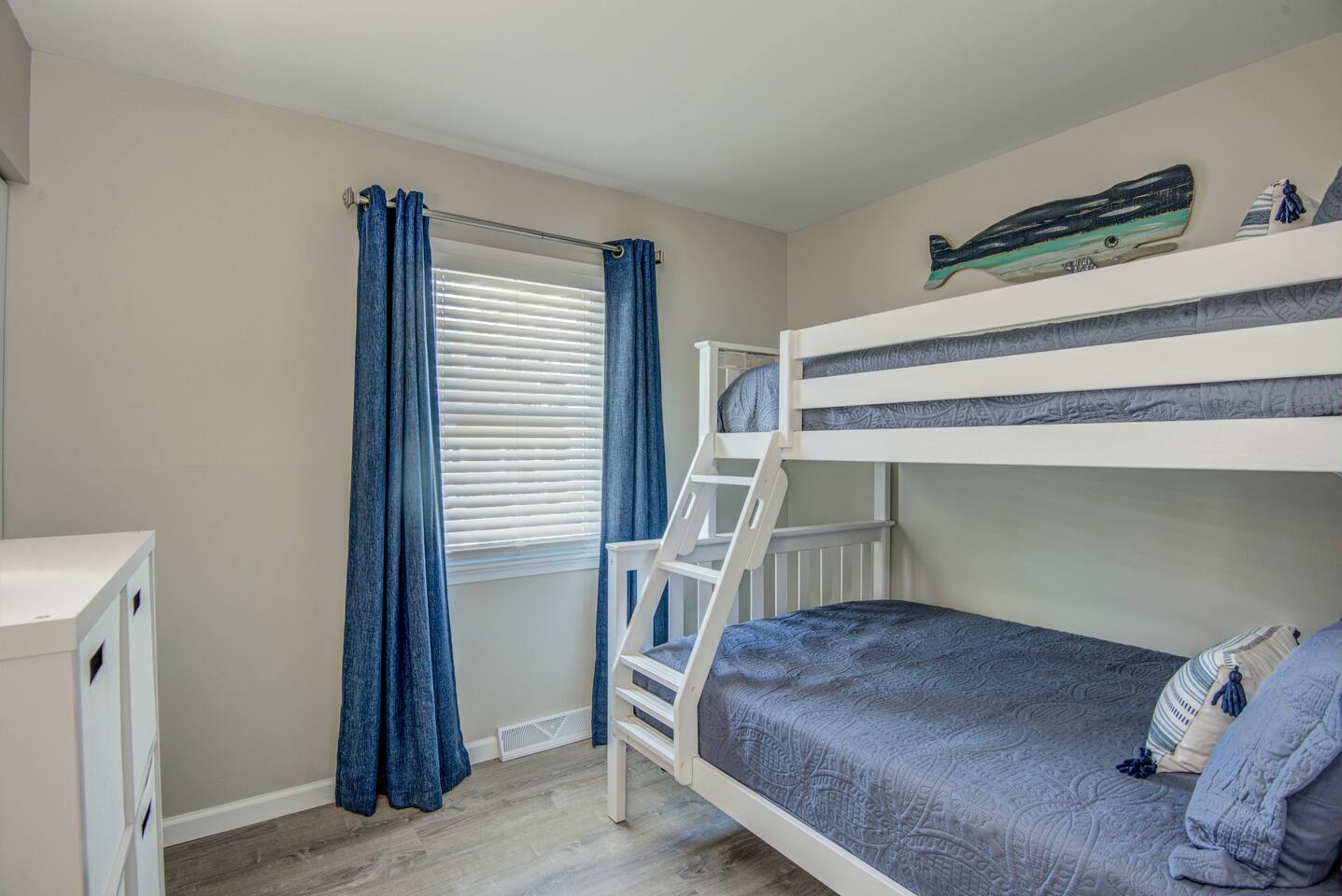 Stroll to the Shore: 3BR Vacation Retreat photo 9