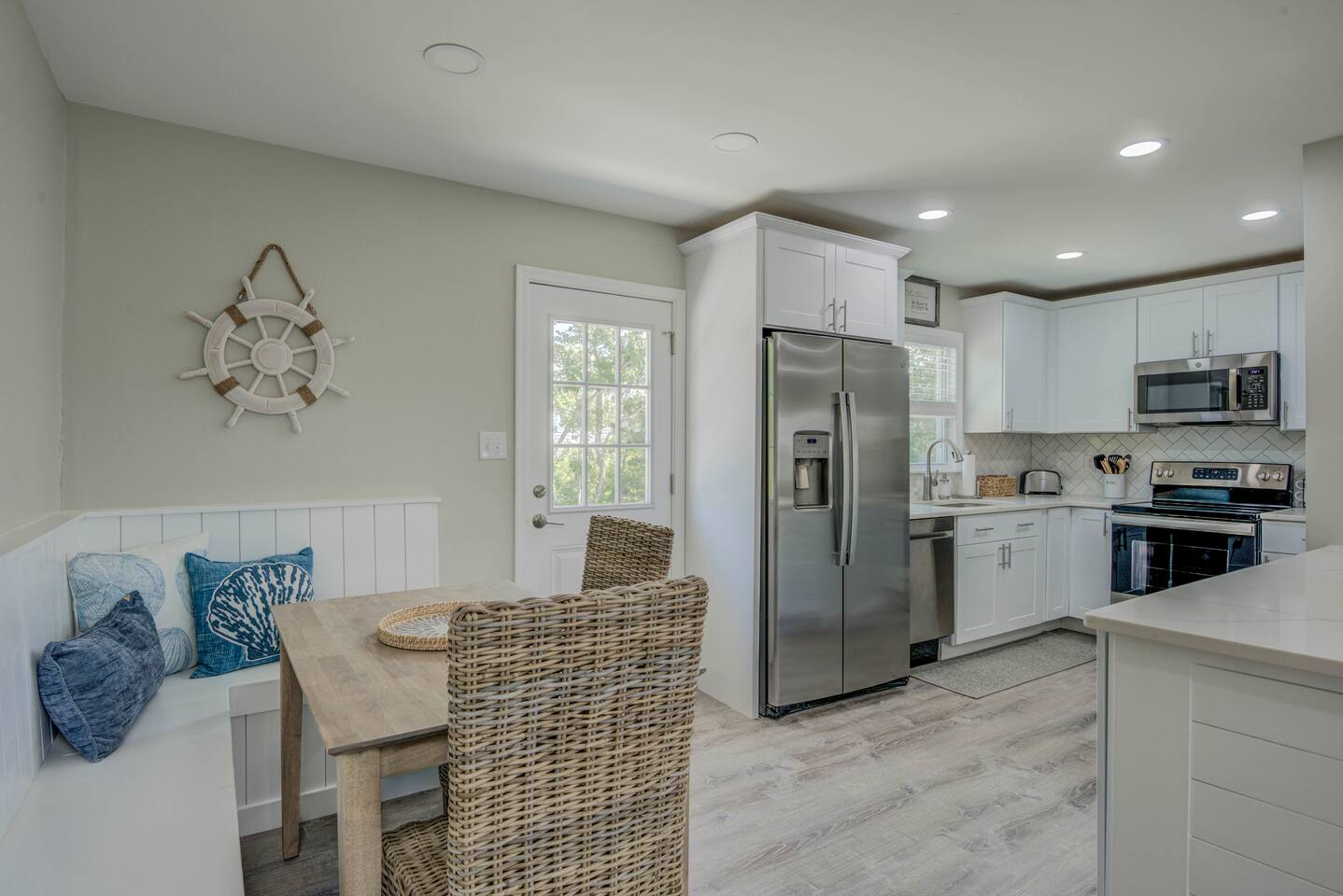 Stroll to the Shore: 3BR Vacation Retreat photo 4