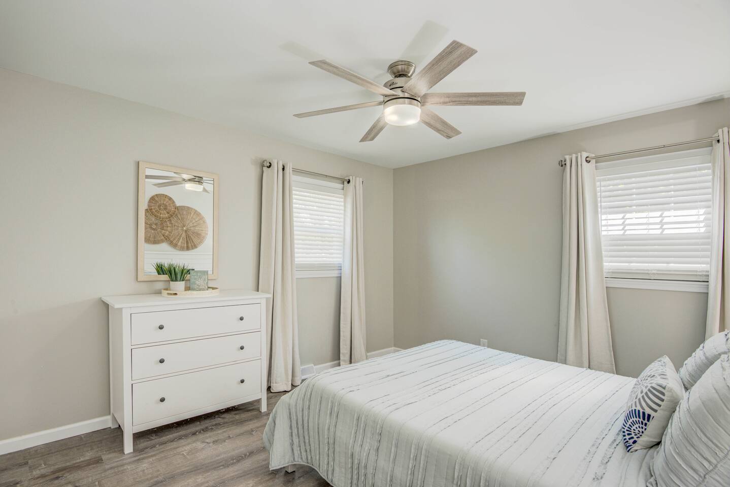 Stroll to the Shore: 3BR Vacation Retreat photo 8