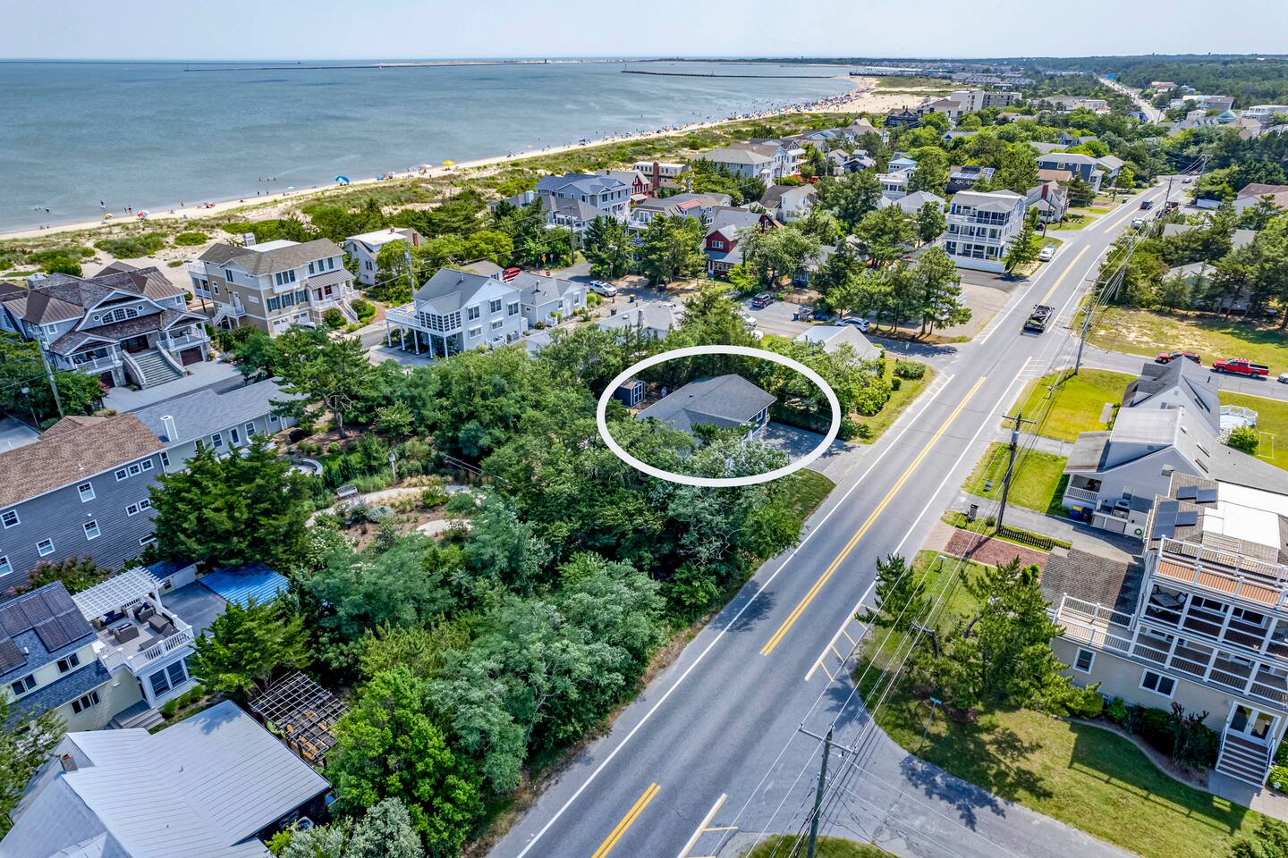 Stroll to the Shore: 3BR Vacation Retreat photo 16