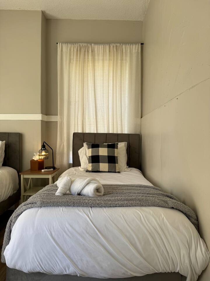 Cherry Street Retreat A | 2BD/1BA Apt near River