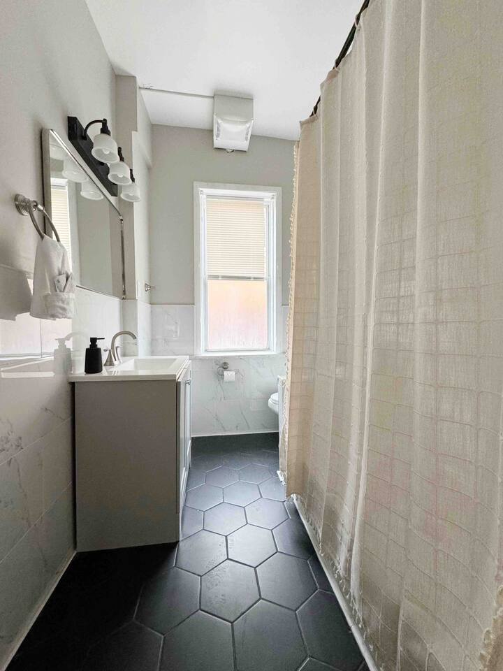 Cherry Street Retreat A | 2BD/1BA Apt near River photo 5