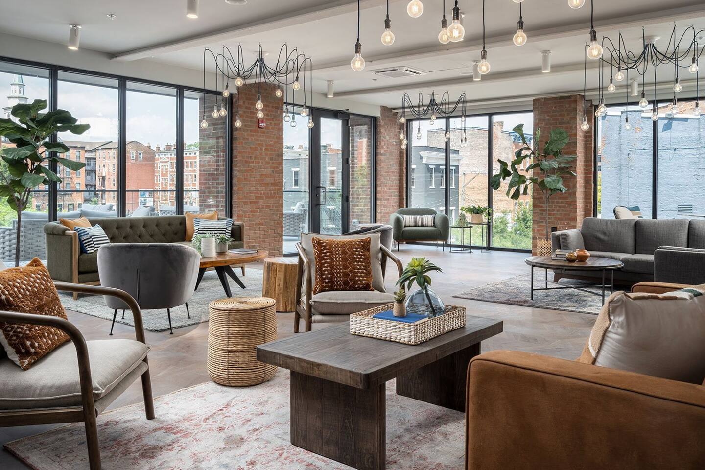 Spacious Apt in OTR 1 BR Oasis W/ Parking|Gym|Pool