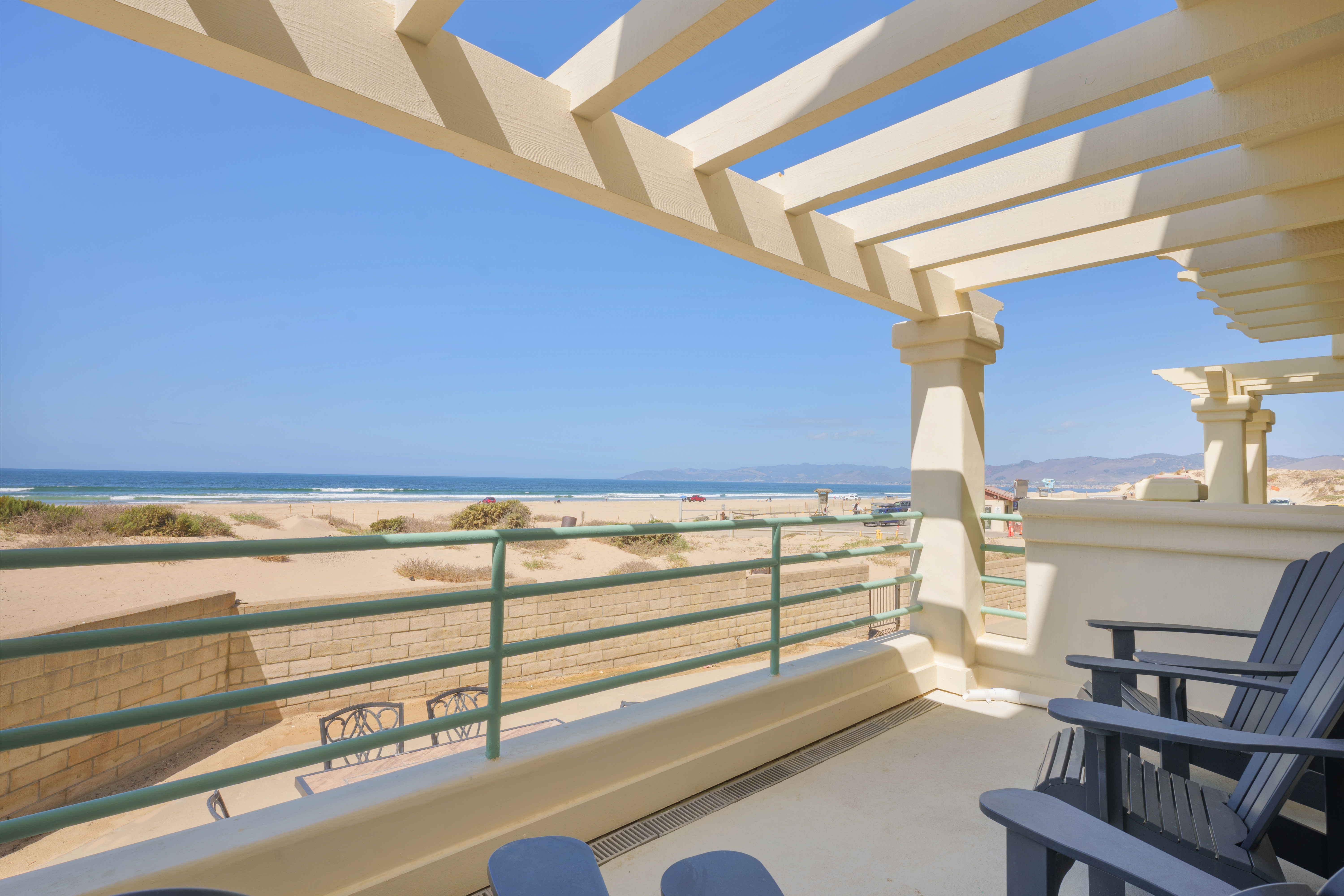 Strandcastle Beach House - Oceanfront!