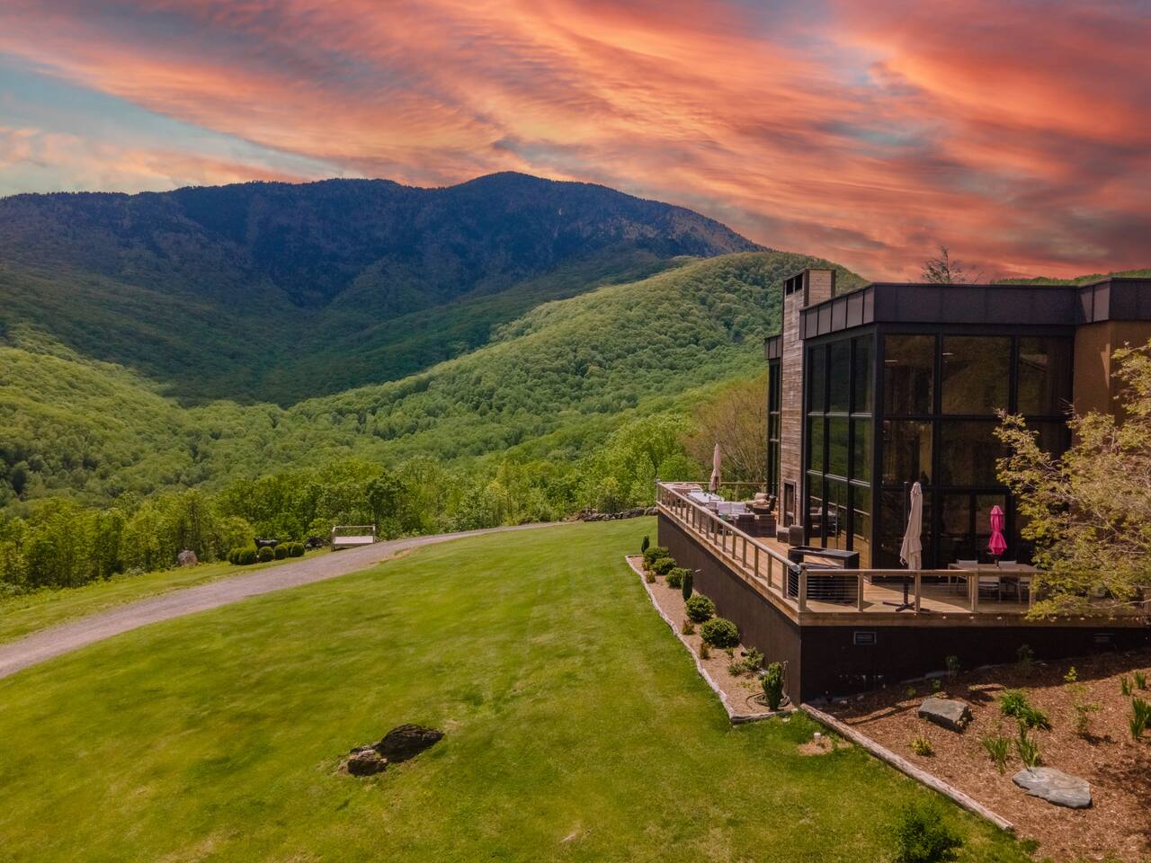 Redstone Mansion - Luxury Mountaintop Views