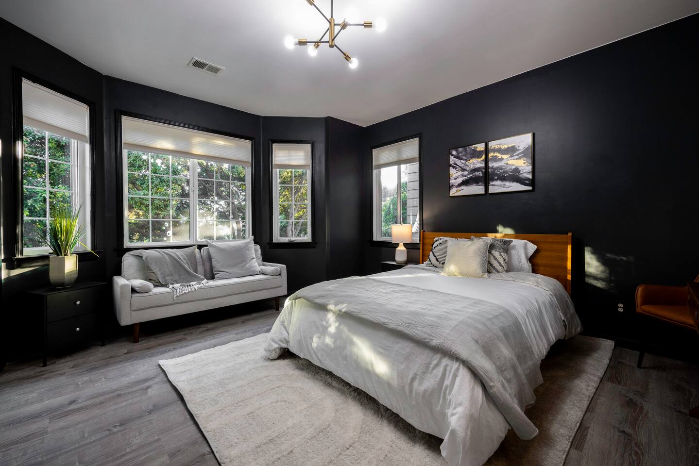 3 Bedroom/ 3 Bath on 3rd Floor in Sunny SF.