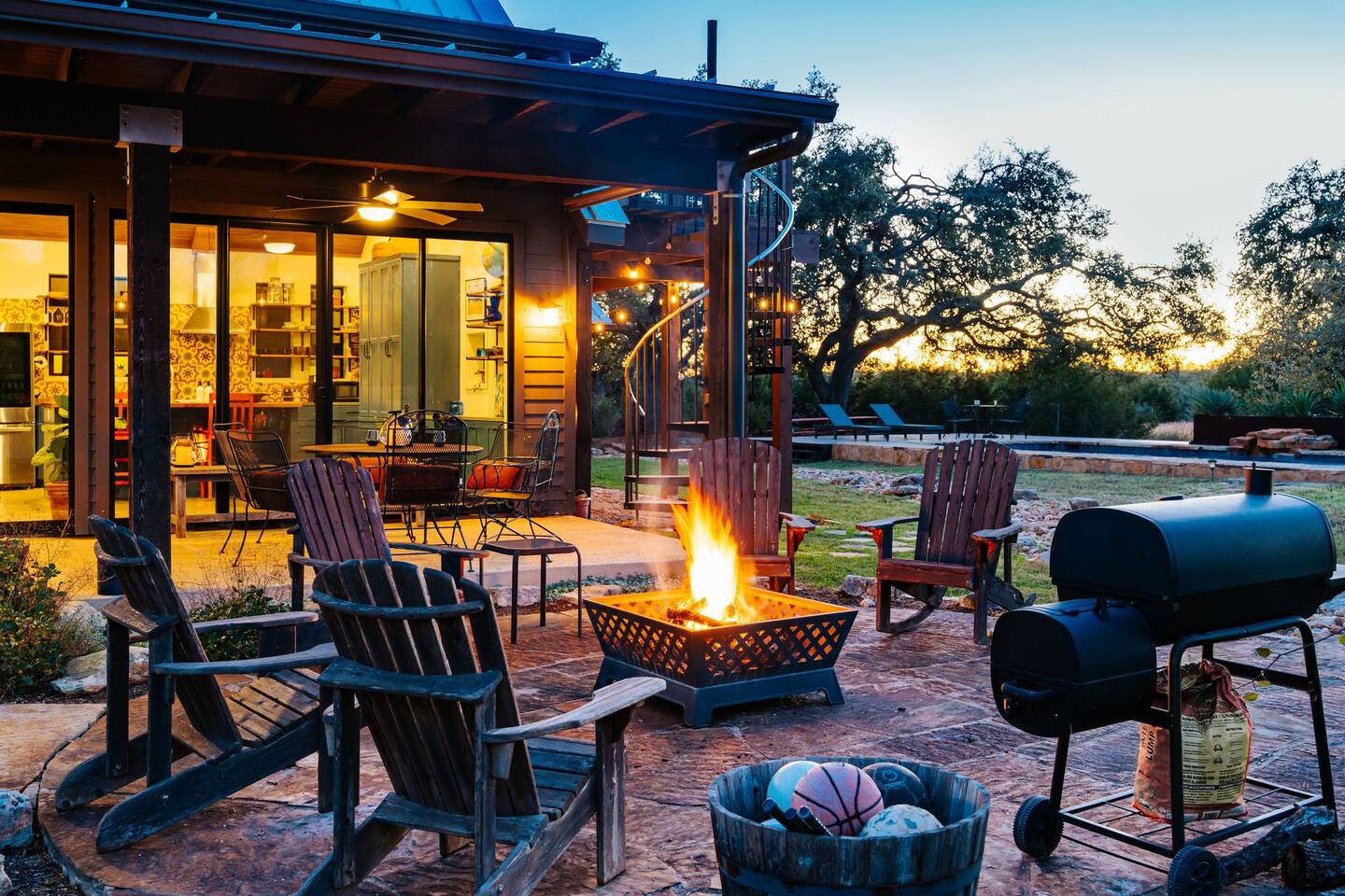 Pool, Fire Pit, Ping Pong, Stunning 5-Acre Retreat