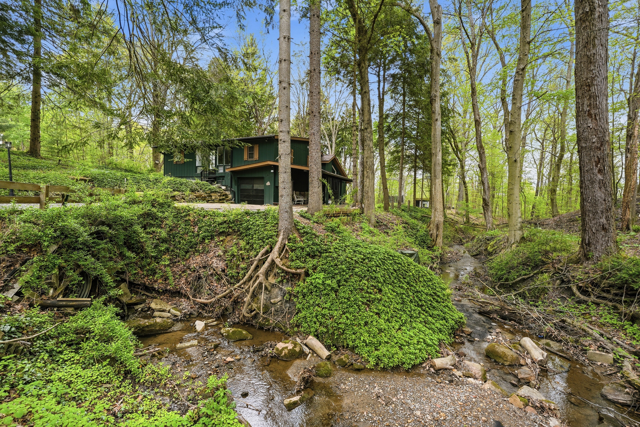 Wi-fi Cottage Wooded Retreat with Private Hot Tub