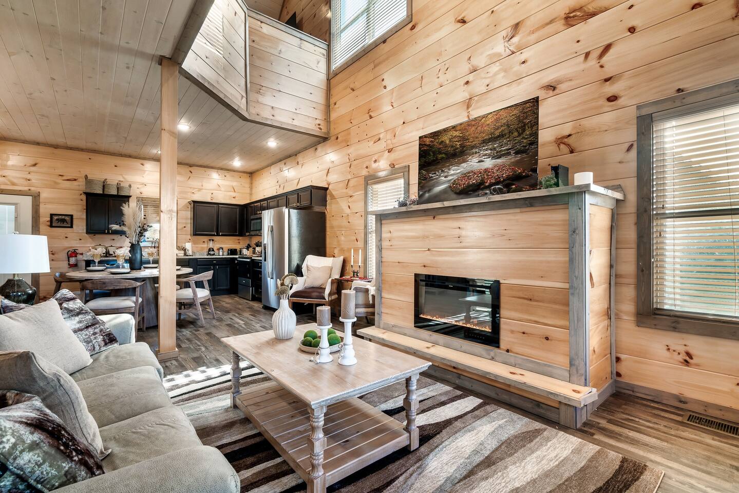 NEW Cabin - Hot Tub, Movie Theater, Arcade Games!