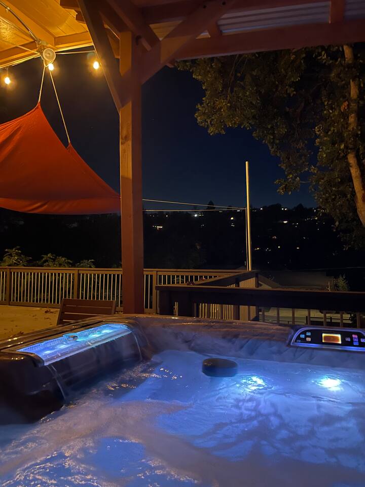 Game Room/Pool/Hot Tub/75 inch TV/1000mbps