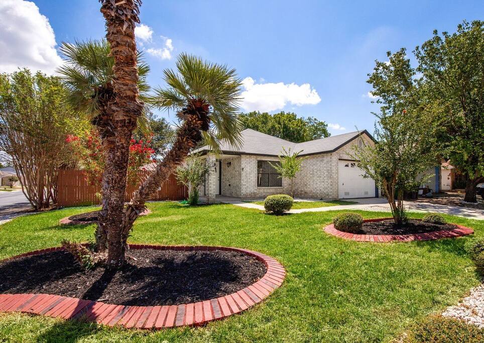 New! 3B Pool Villa, BBQ, Firepit, Mins to SeaWorld