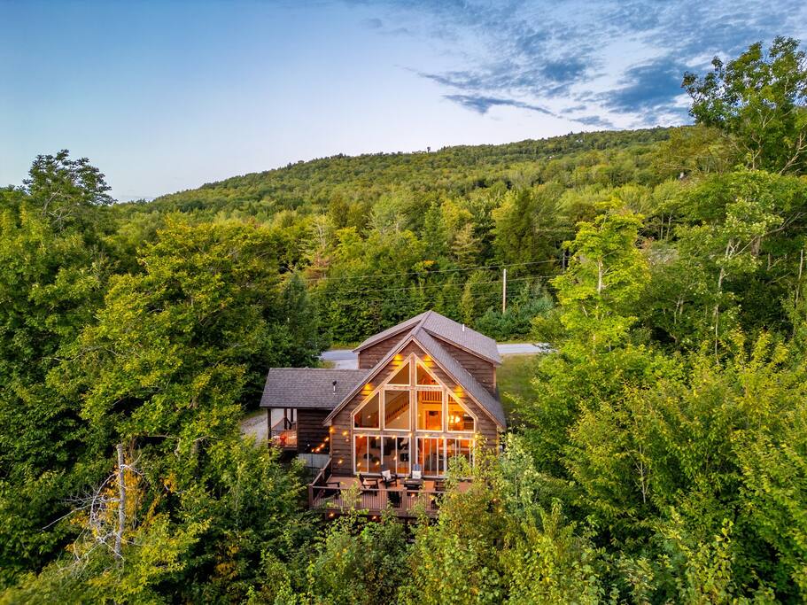 Near Ski Resort | Game Rm & Hot Tub | 5BR Chalet
