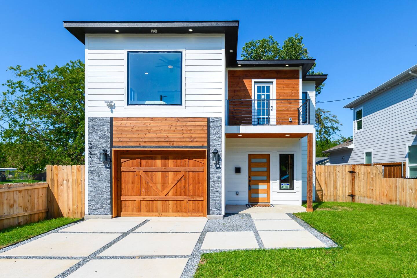 Modern 4 BR Spacious New Home w Game Room/ Arcade!