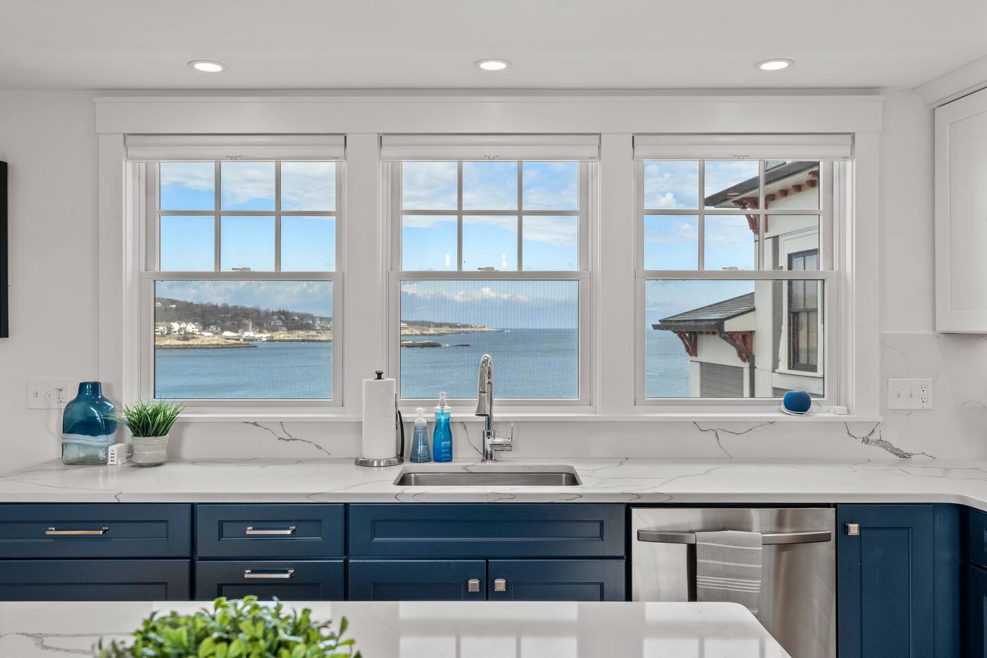 Rare Waterfront Luxury Penthouse|Bearskin Neck