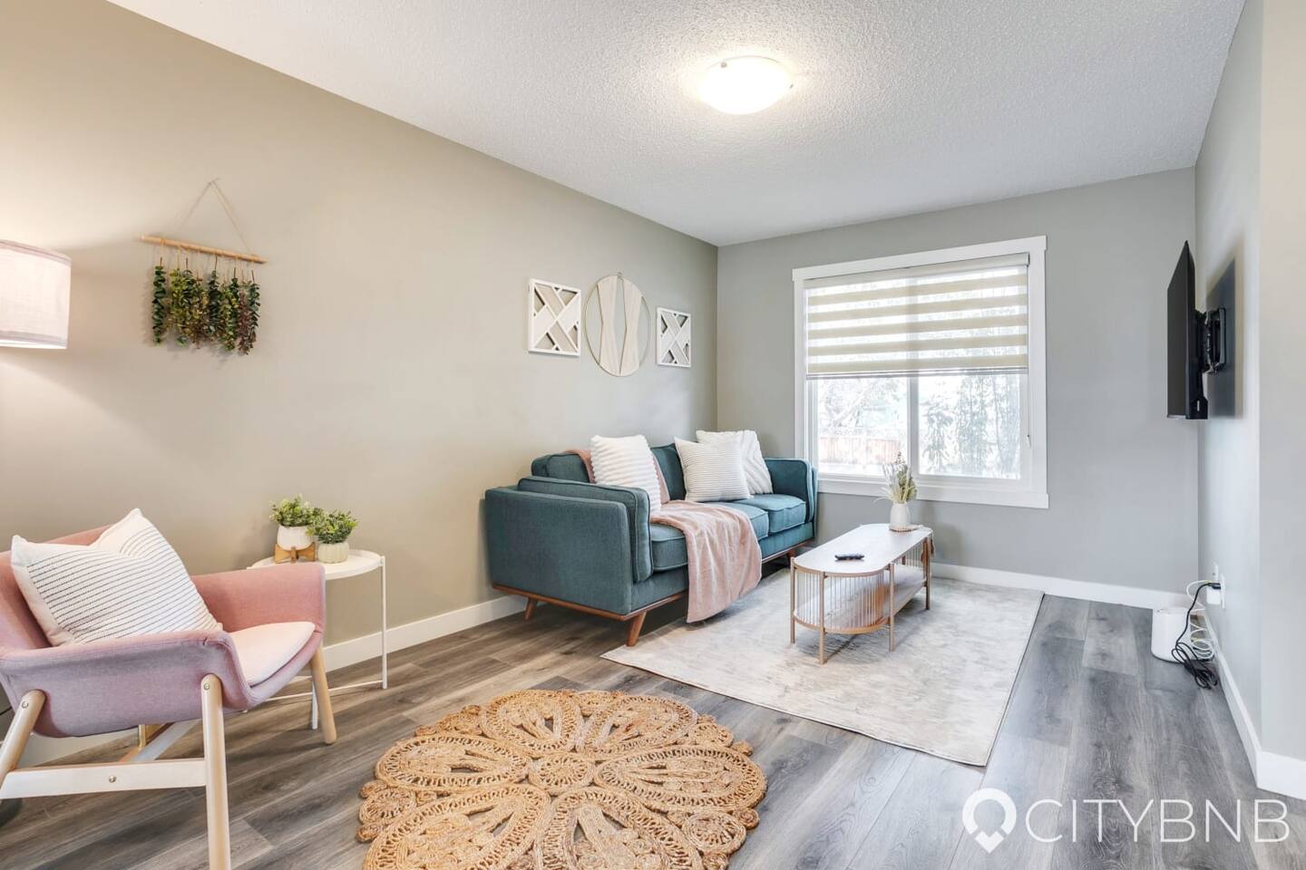 Westwood | 4BR w/ Ensuites | Sleeps 8 | A/C