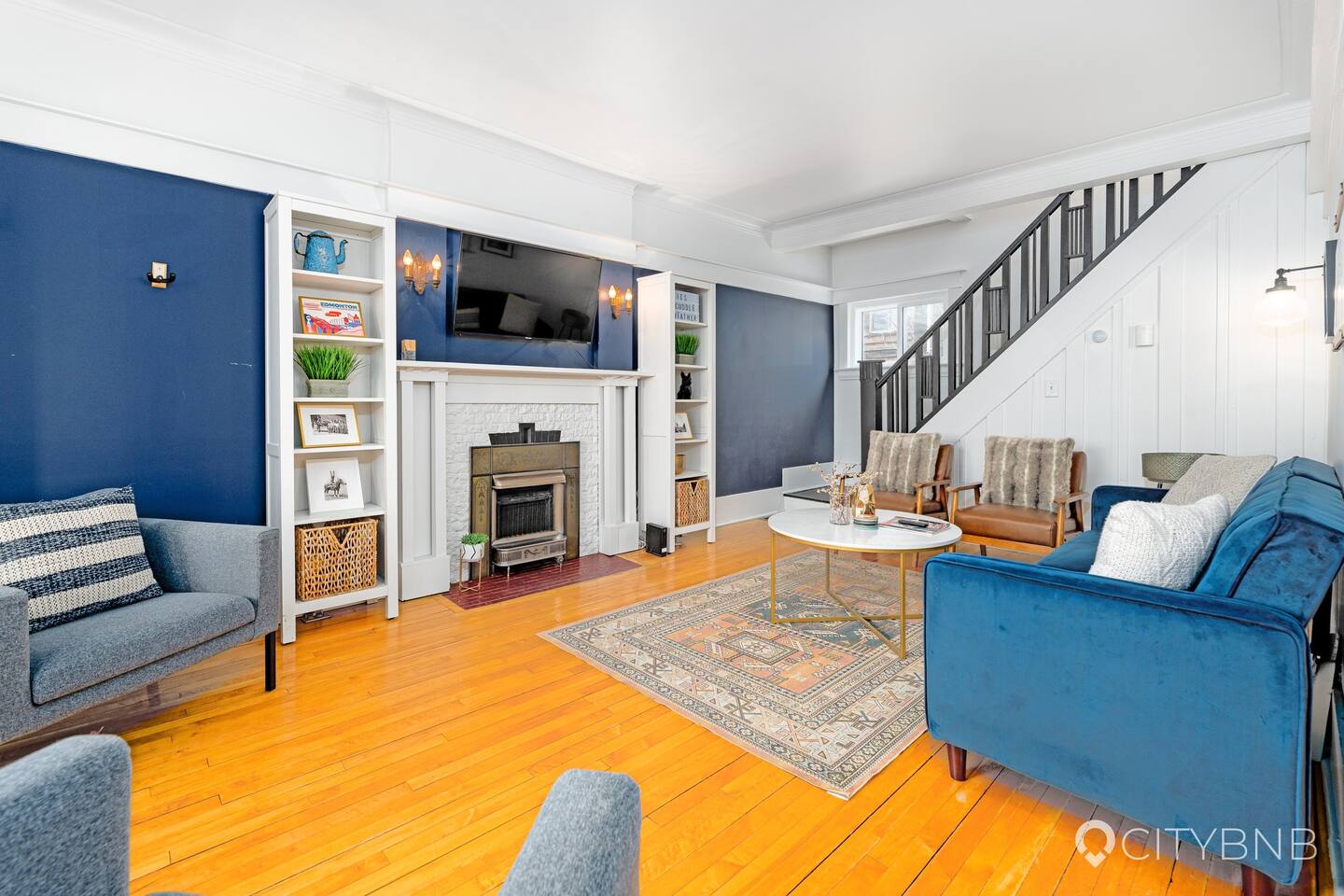 Riverdale. Sleeps 5. 5 Min to DT.