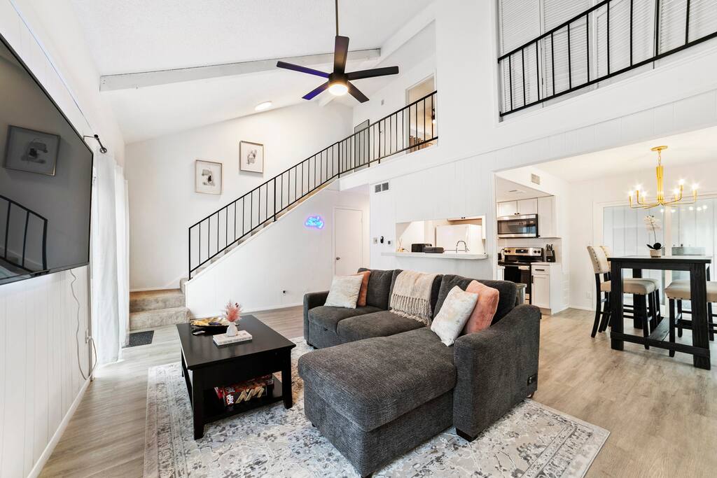 Nature's Retreat Austin Hillside Home 10 Min to DT