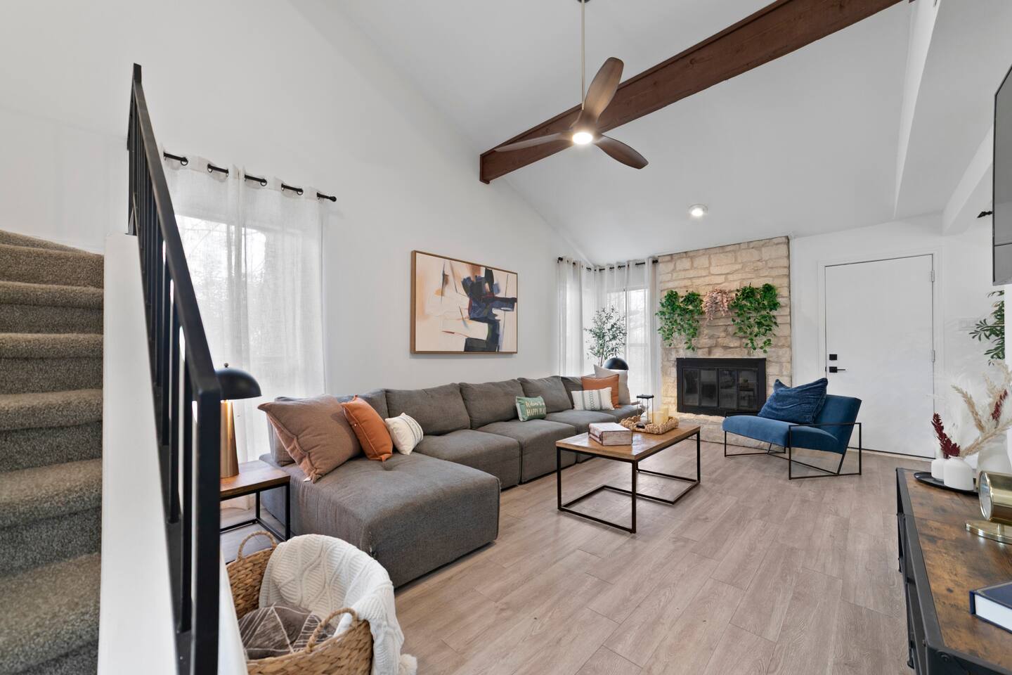 Charming, Quiet, Stylish Home 7 min to Downtown