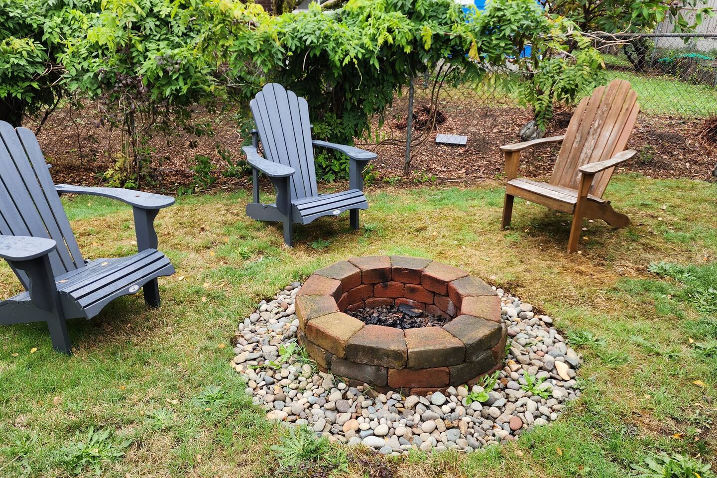 Big Yard+BBQ~Walk2Coffee~FullKitchen~Cozy&Spacious