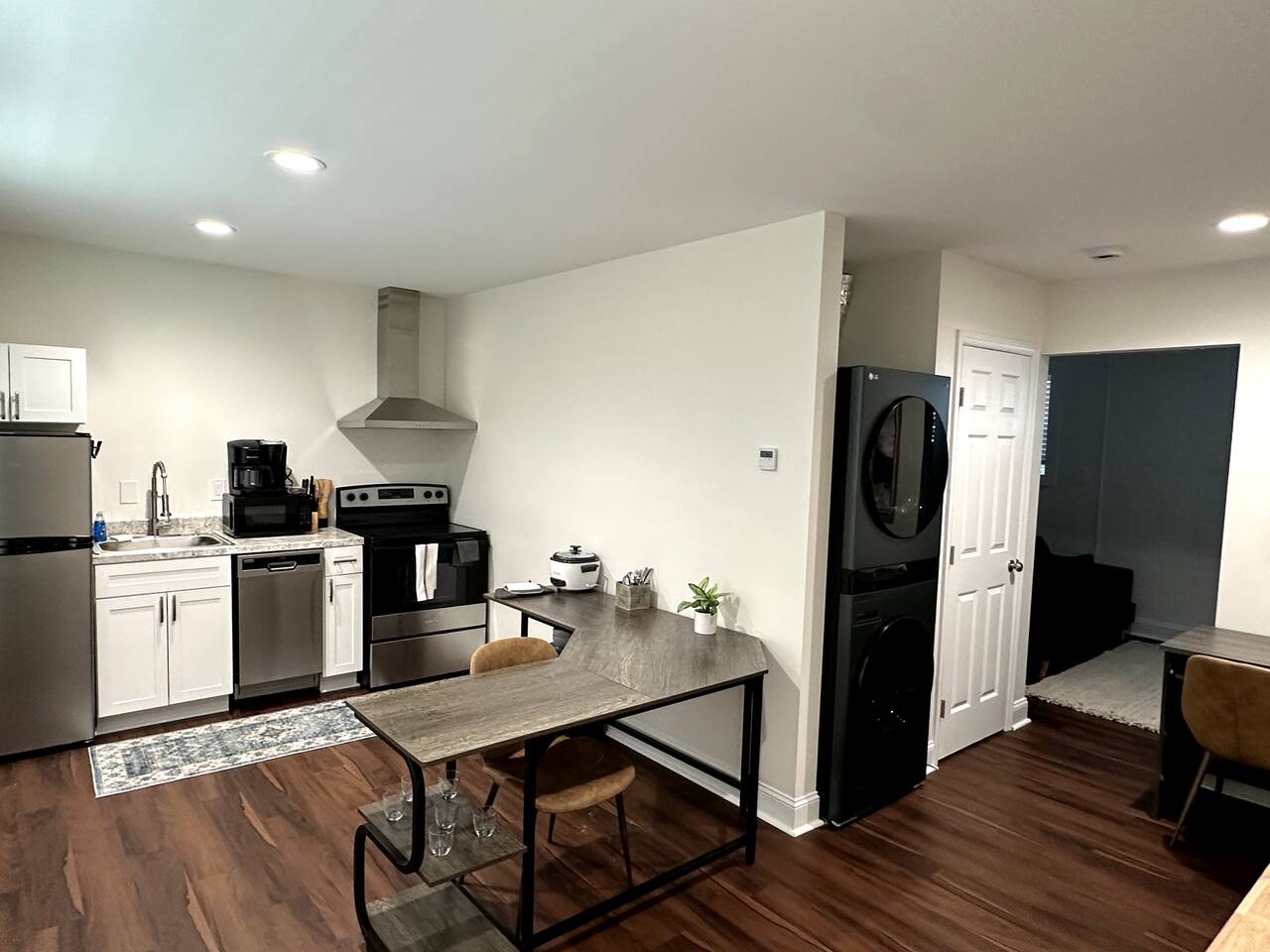 Homey 1BR with Style & Amenities