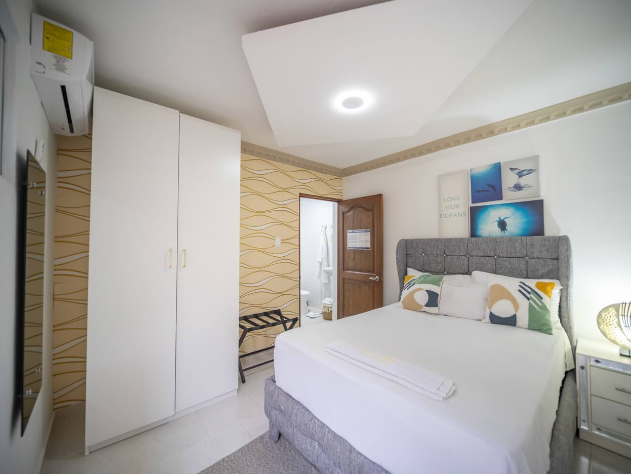 Room in Sosúa center with Outdoor Jacuzzi!