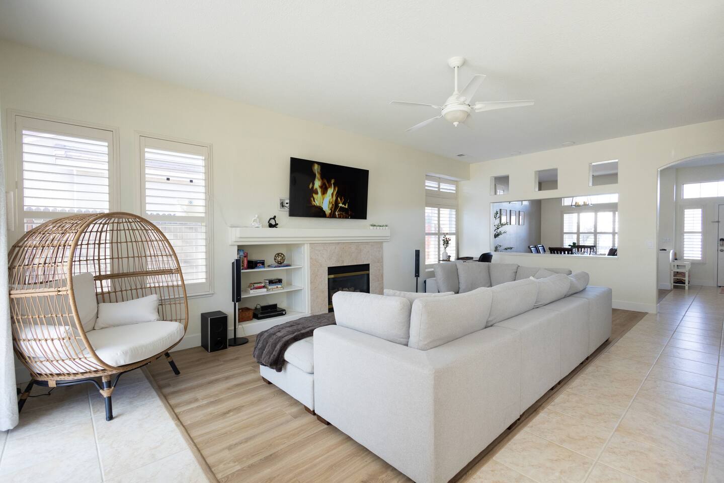 Roomy + Upscale, XL Sofa, 2 Desks, Tahoe 30Min