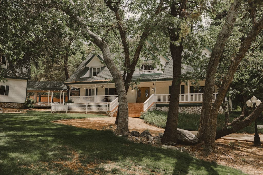 Oak Hollow Retreat- peaceful Oak Glen property
