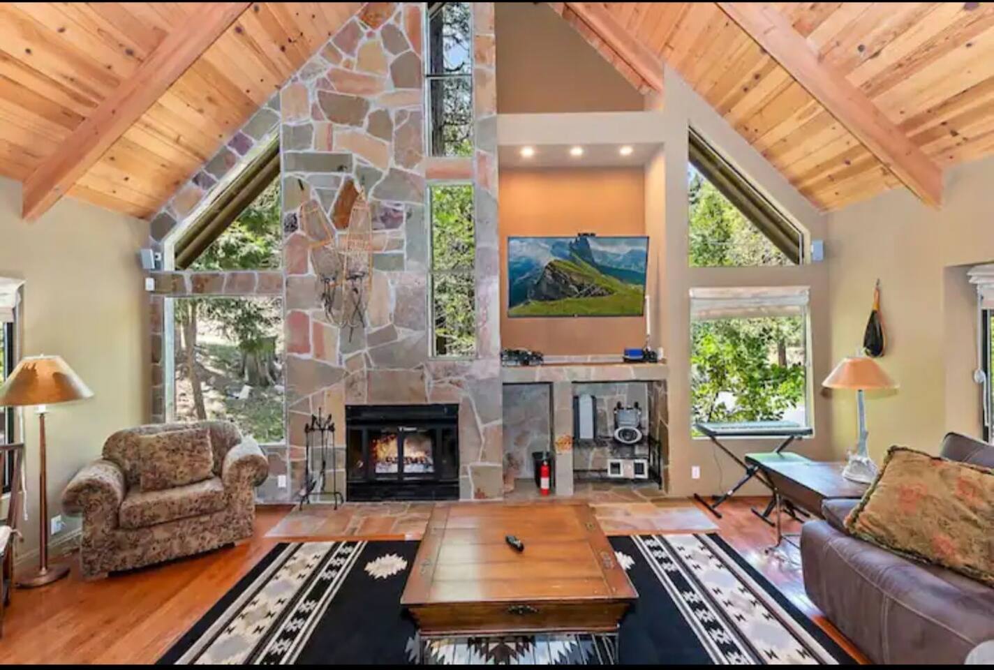 Arrowhead Lake Cabin pool table stunning views