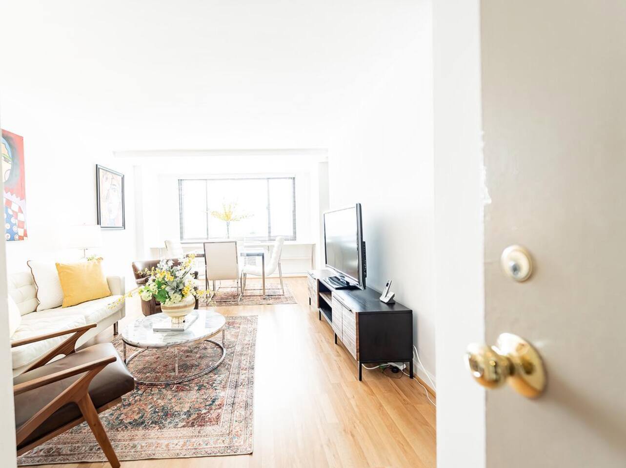 *NEW* Stunning, Executive 1-BR w/ View