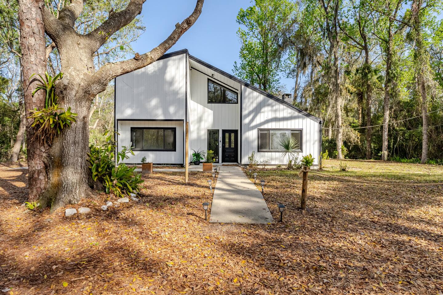Woodland Reserve - Mini Golf, Home-Gym, and More! Only 10 Minutes from Downtown