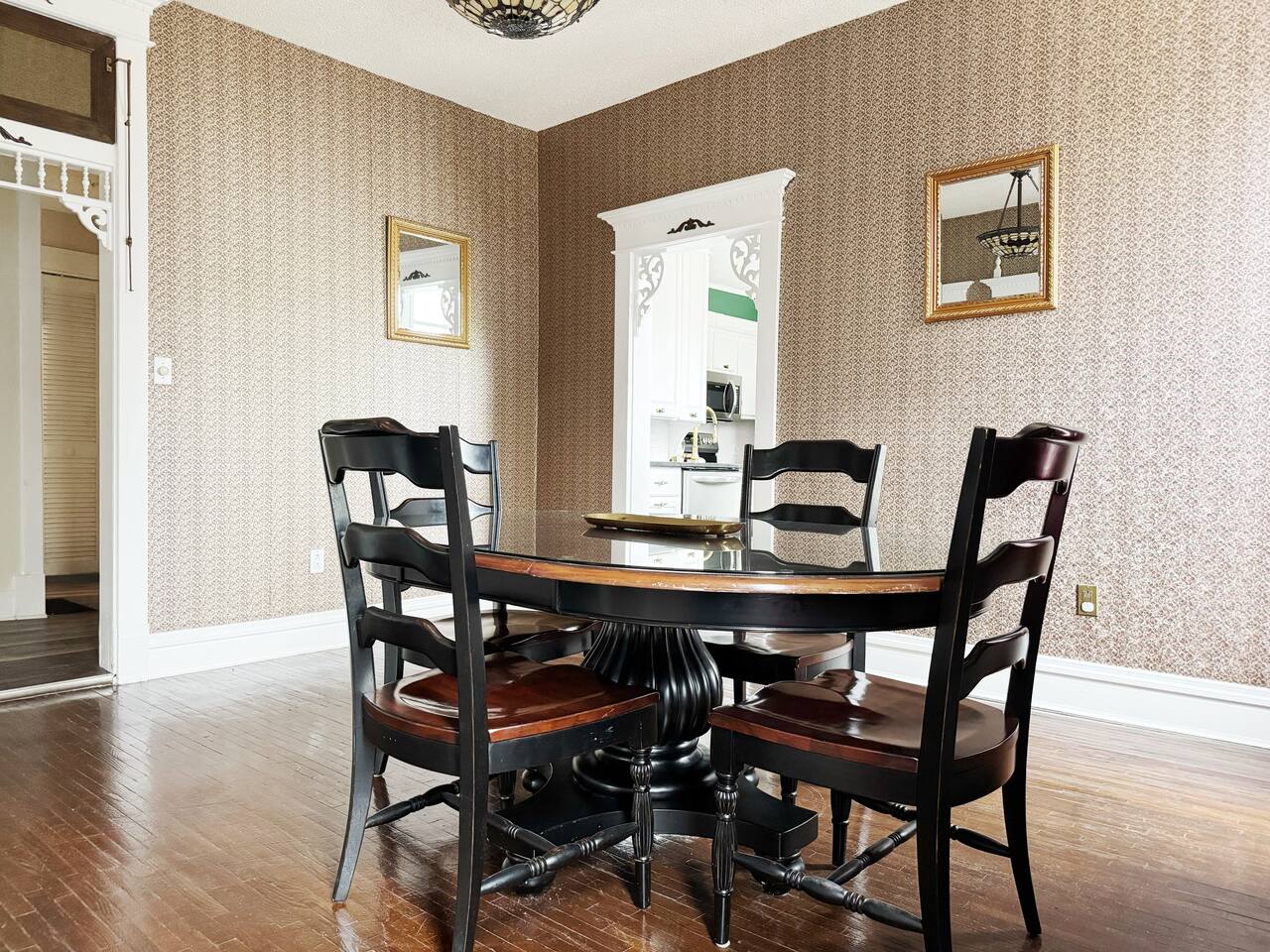 The Rose Inn D | KING 1BD/1BA Apt near Downtown