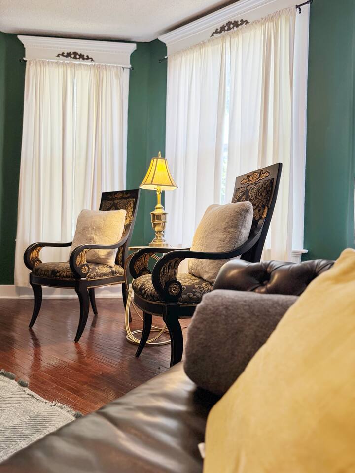 The Rose Inn D | KING 1BD/1BA Apt near Downtown