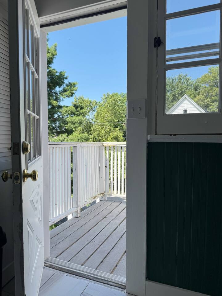 The Rose Inn D | KING 1BD/1BA Apt near Downtown photo 4