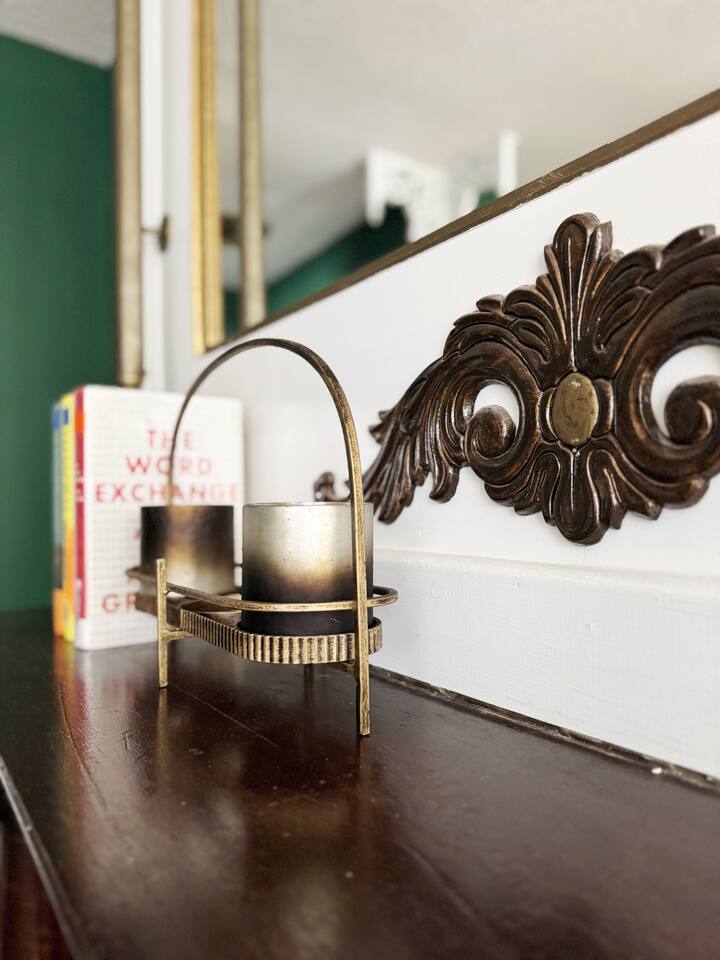 The Rose Inn D | KING 1BD/1BA Apt near Downtown