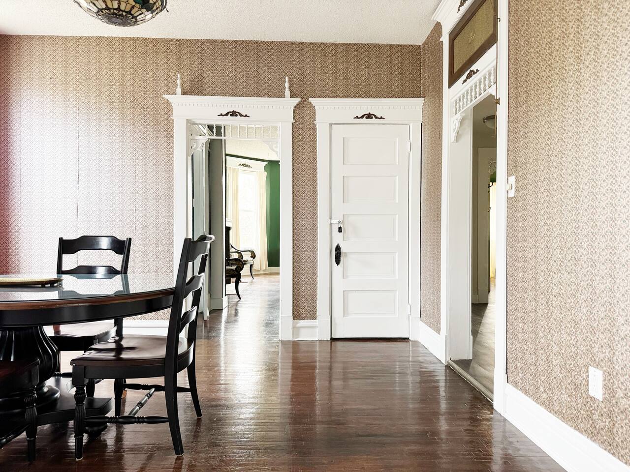 The Rose Inn D | KING 1BD/1BA Apt near Downtown