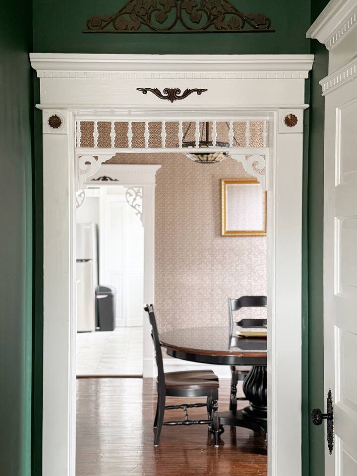 The Rose Inn D | KING 1BD/1BA Apt near Downtown